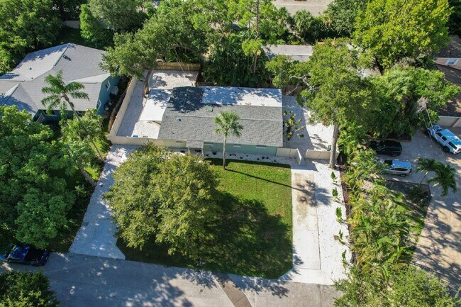 Building Photo - 14160 Victoria Rd
