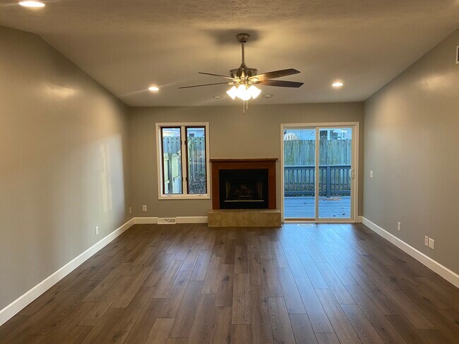 Building Photo - 4036 Oakbrook Ct
