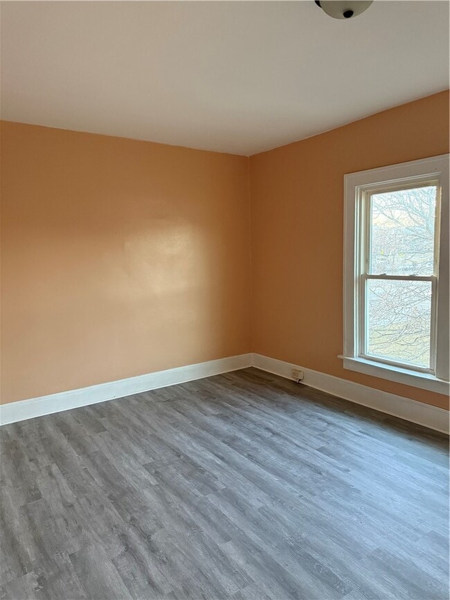 Building Photo - 106 W 2nd St