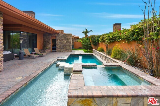 Building Photo - 50025-50021 Vía Aldea