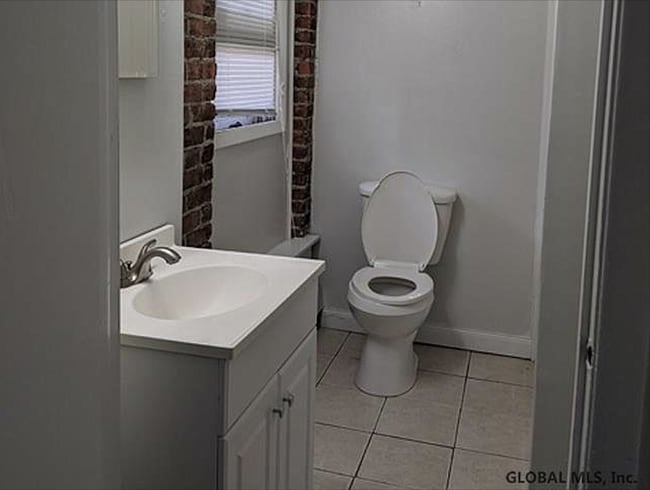 Bathroom - 33 George St