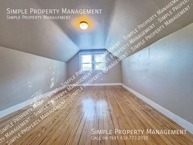 Building Photo - 1246 Dickinson St SE