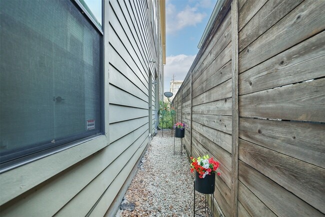 Building Photo - 5012 Cornish St