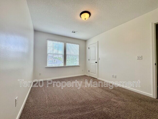 Building Photo - 5037 Lexington Ln