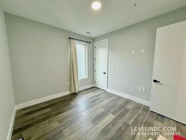 Building Photo - 1262 Holbrook Terrace NE