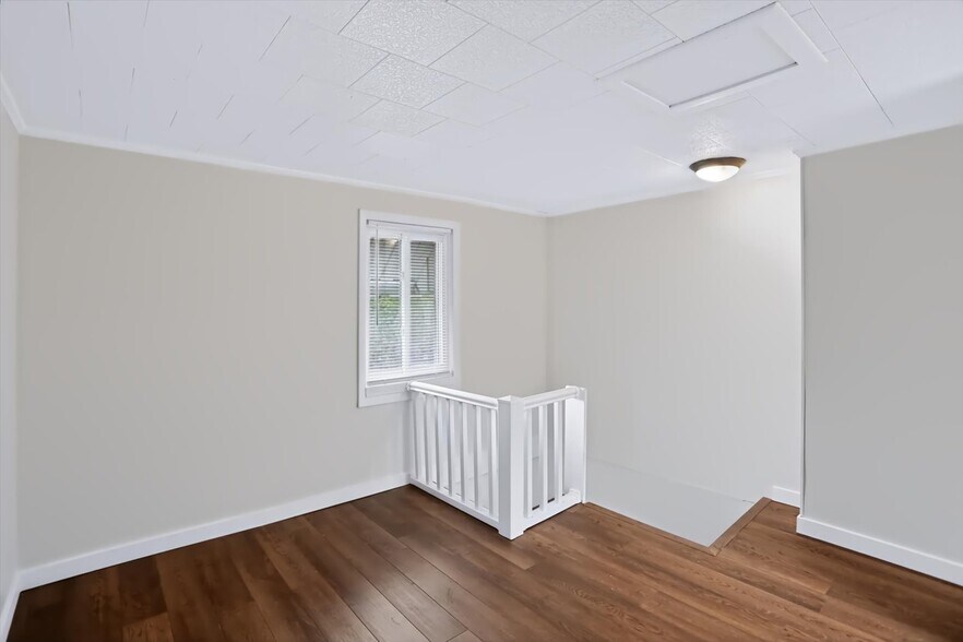 Building Photo - 459 Chamber St