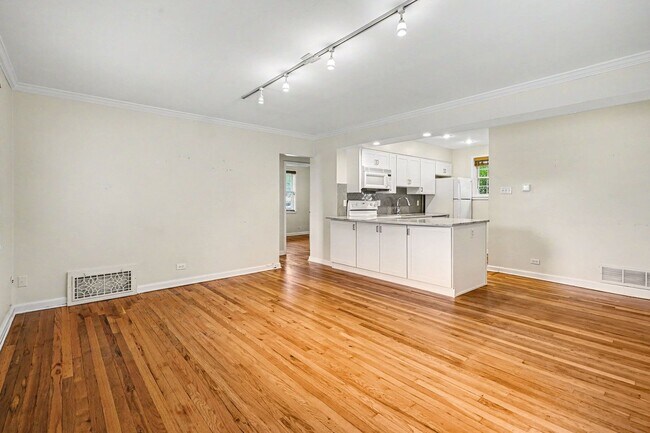 Building Photo - Charming Montclair Patio Home | 2 Bed | Private Yard