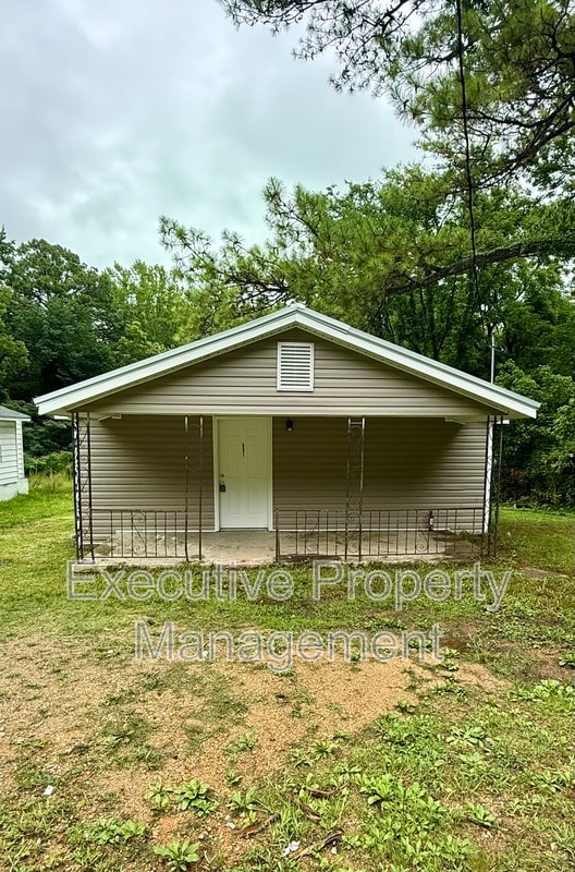 Building Photo - 531 W Lake Dr