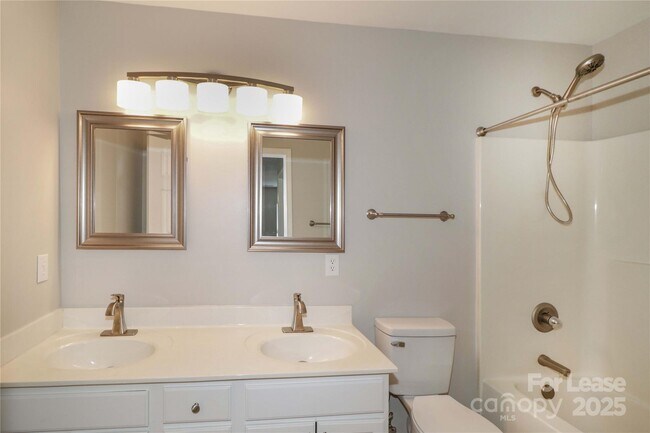 Building Photo - 915 Harbour View Cove NE
