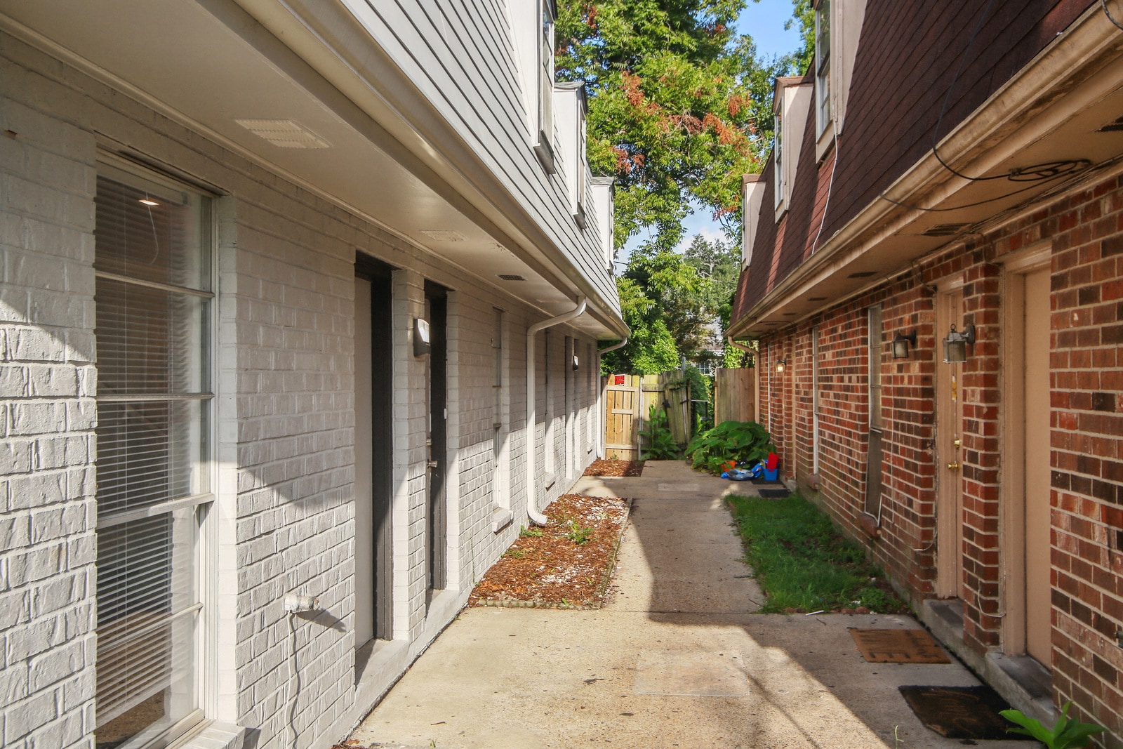 Building Photo - 424 Deckbar Ave