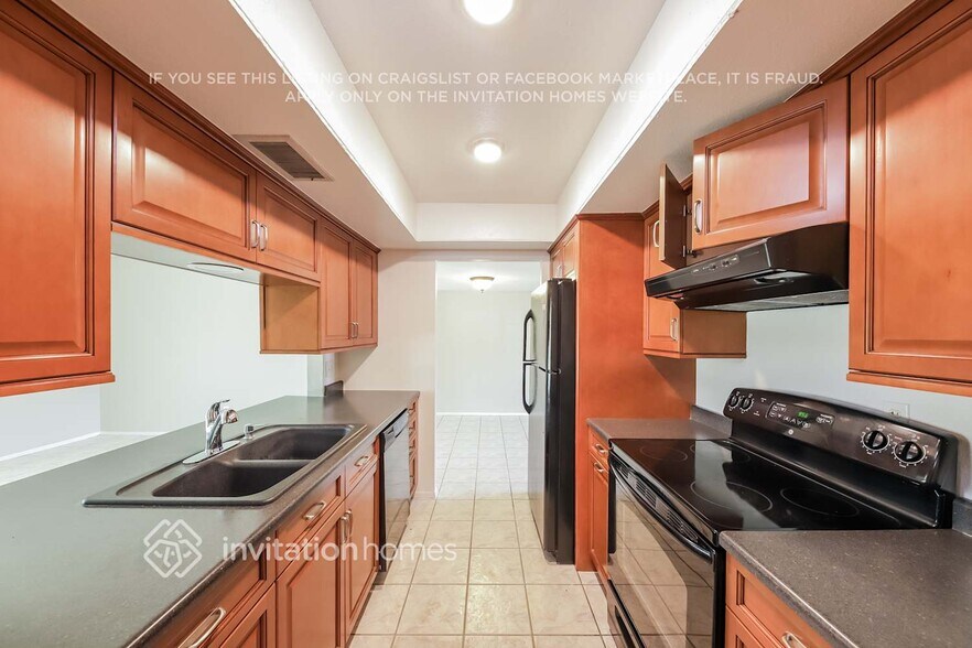 Building Photo - 5043 W Frier Dr