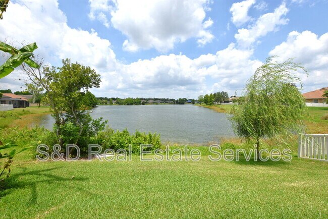 Building Photo - 5632 Aral Dr