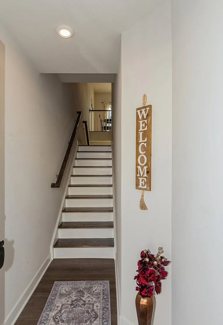 Building Photo - 6702 Sycamore Way