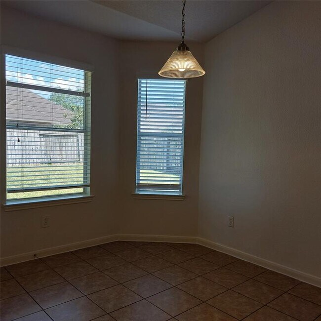 Building Photo - 1909 Roaring Springs Dr