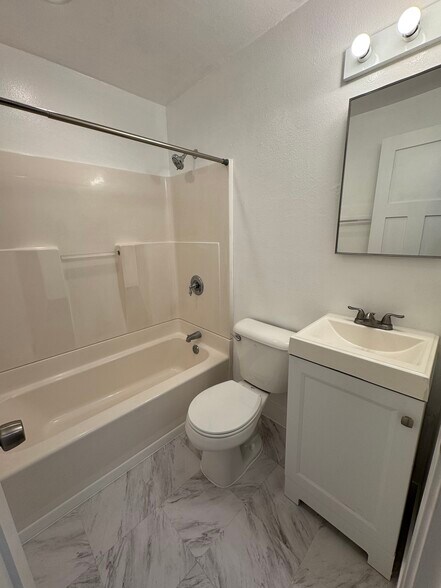 Building Photo - 3622 E 13th St