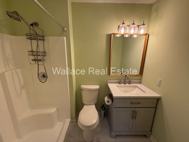 Building Photo - UPDATED, SEMI-FURNISHED 3 BEDROOM HOME IN ...