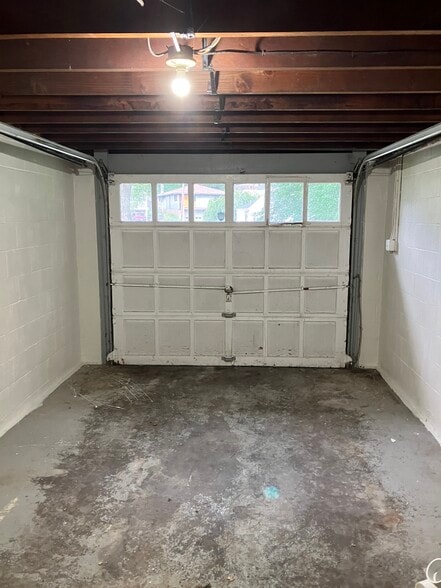 Building Photo - 108 Church St