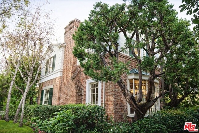 Building Photo - 214 S Spalding Dr