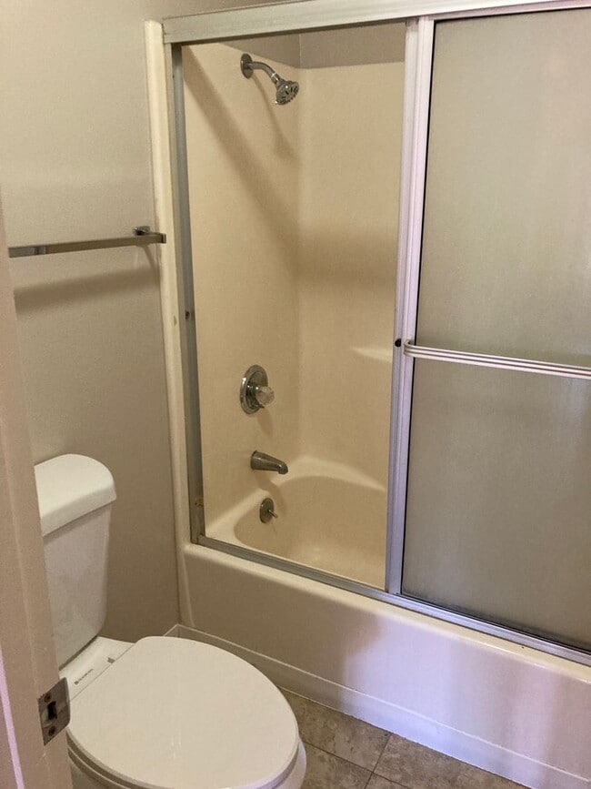 Building Photo - 3 bedroom condo in Village of Oak Creek