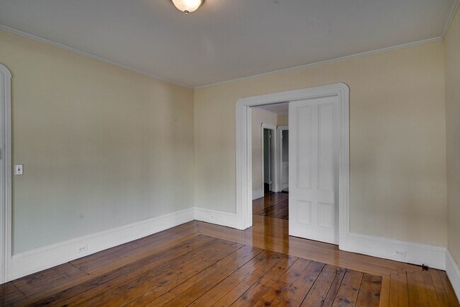 Building Photo - 2 Messervy St