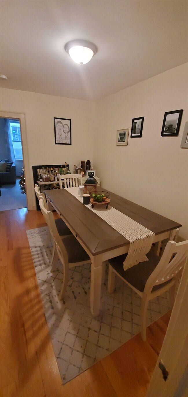 Building Photo - 124 Jackson St