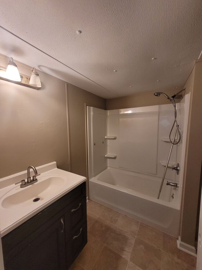 Building Photo - For rent: Madison county-Colbert, GA - Two...