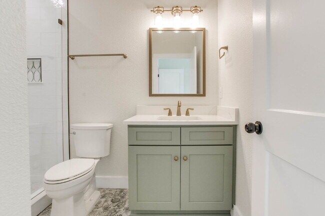 Building Photo - Brand new construction just minutes from downtown Pensacola and a quick trip to the beach. Ready ...