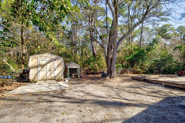 Building Photo - 402 Kingston Rd