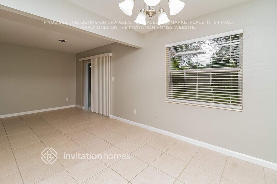 Building Photo - 3362 Bougainvillea Dr