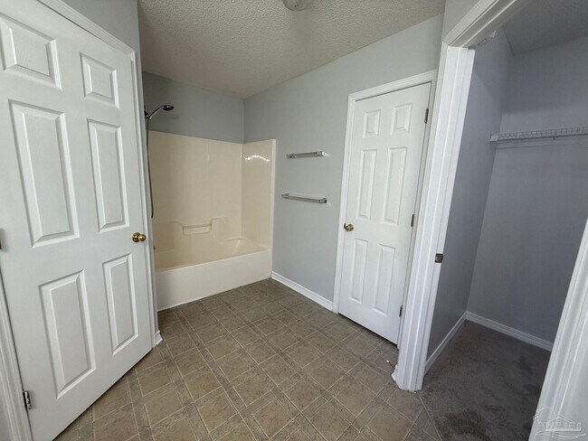Building Photo - 4902 Chads Cir
