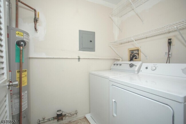 Building Photo - 22 Evergreen Dr
