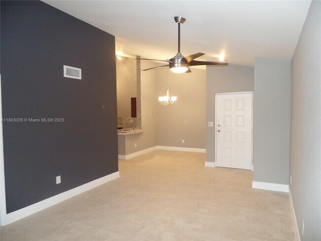 Building Photo - 2880 N Oakland Forest Dr
