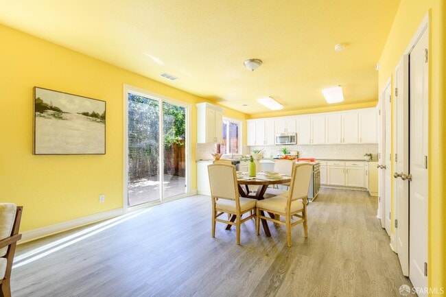 Building Photo - 5476 Summerfield Dr