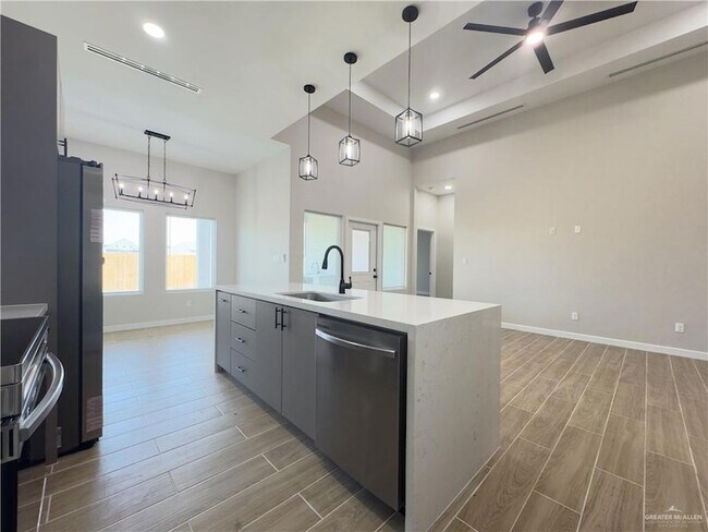 Building Photo - 1003 Durango Dr