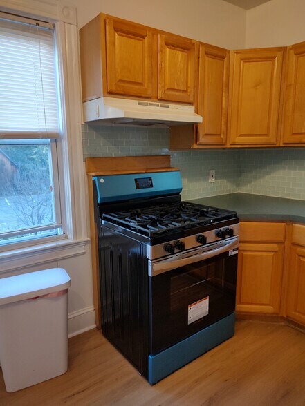 Primary Photo - 42 Holyoke Rd