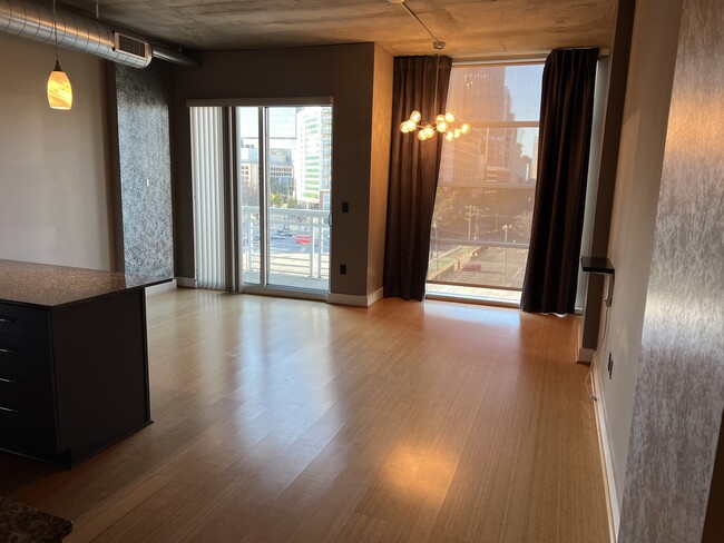 Living room / dining area - 505 6th E St