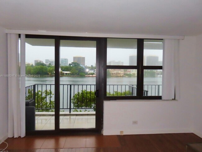 Building Photo - 10101 E Bay Harbor Dr