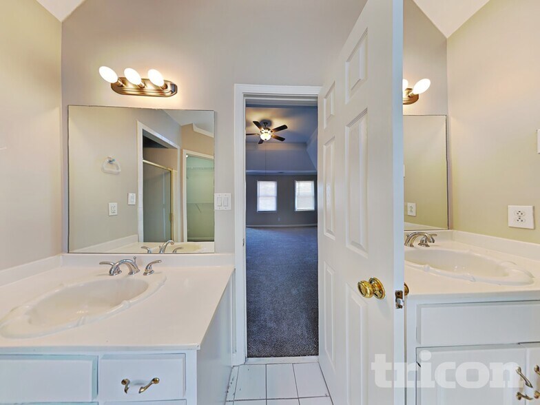 Building Photo - 4112 Trotters Way Dr