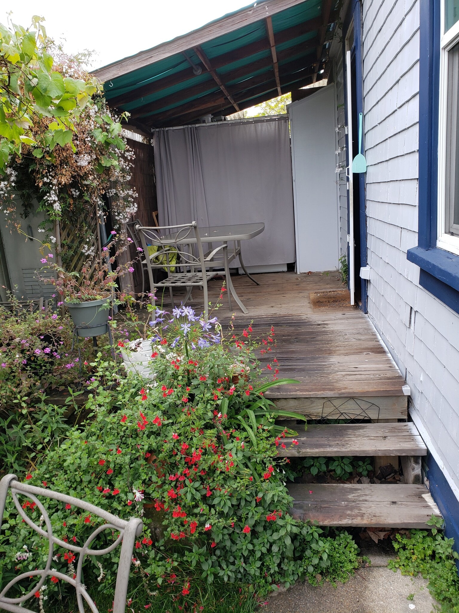 deck - 2144 Bonar St