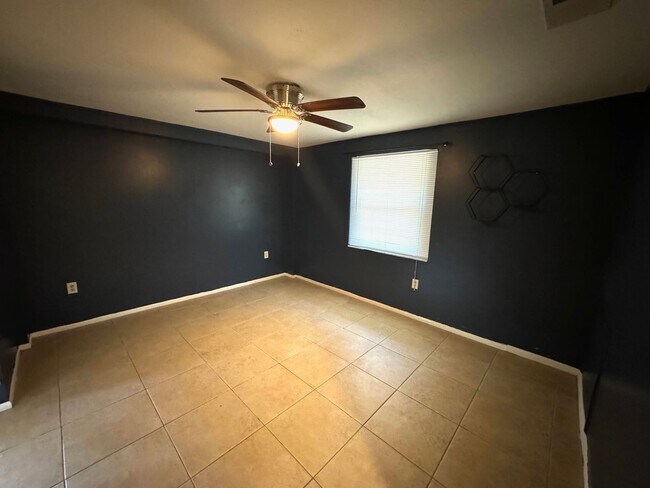 Building Photo - Spacious 2-Bed/2-Bath + Bonus Room Home fo...