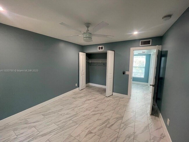 Building Photo - 330 Sunshine Dr