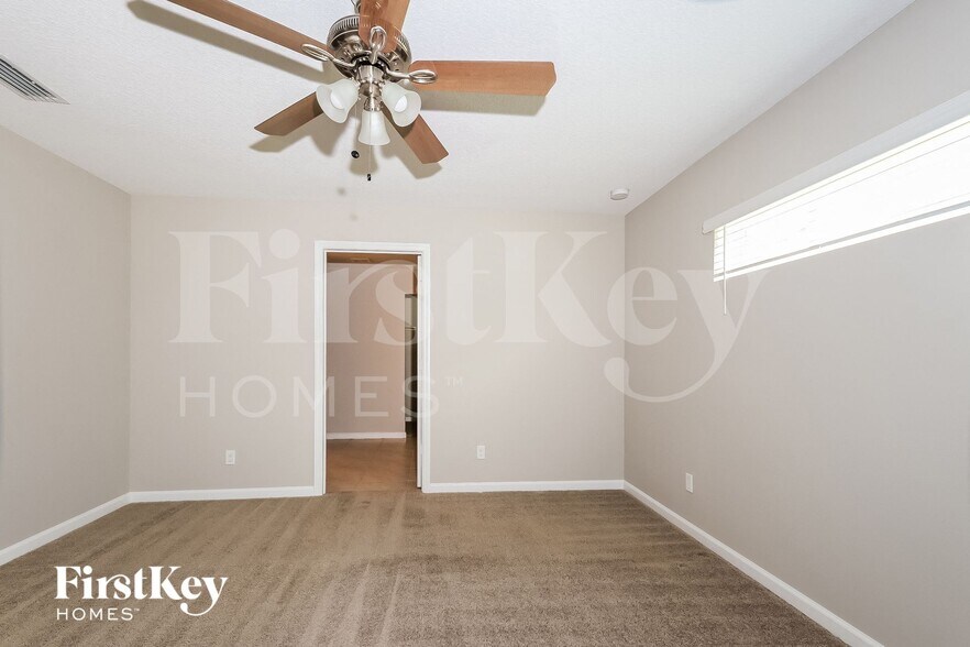 Building Photo - 1480 SW Gadsan Ave