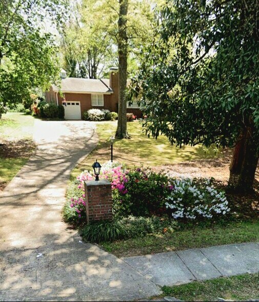 Front View of House and Driveway - 525 S College St