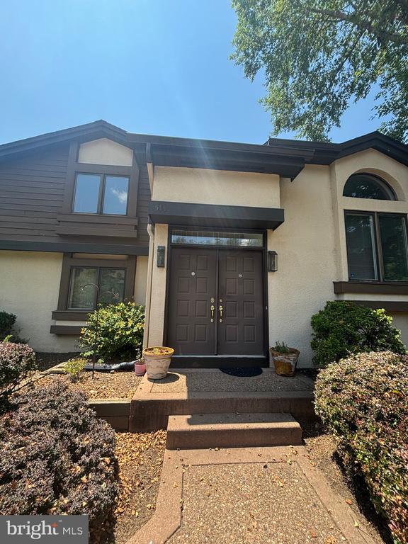 Building Photo - 514 Sayre Dr