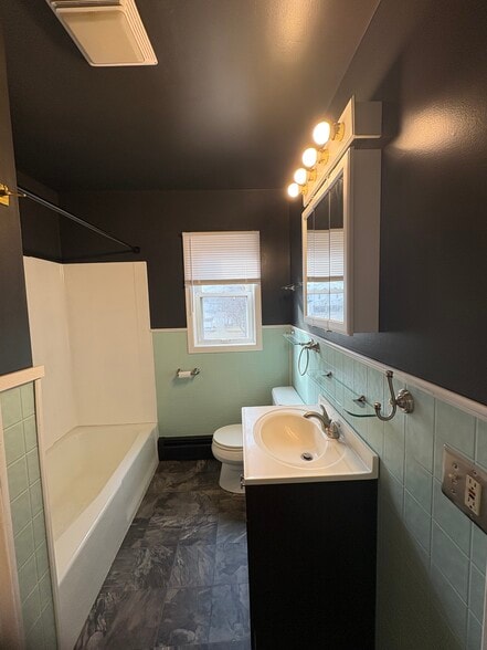 Building Photo - 23 Saint David St