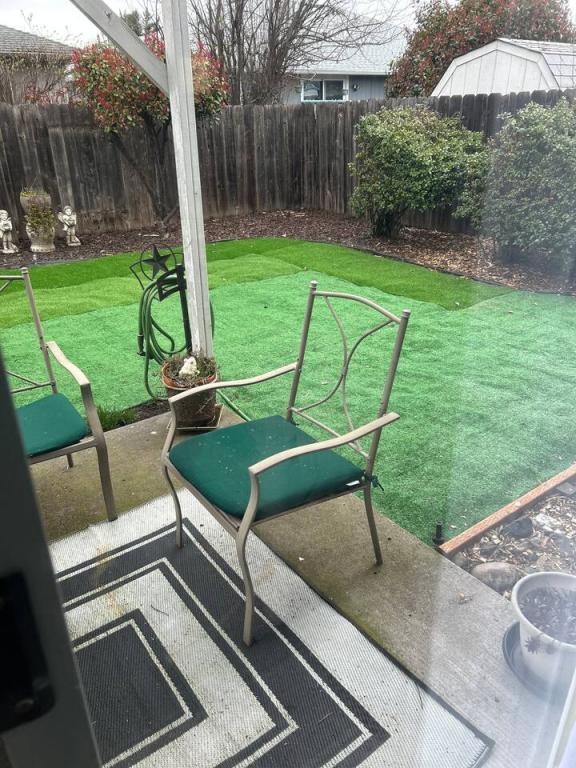 Building Photo - 563 Primrose Dr