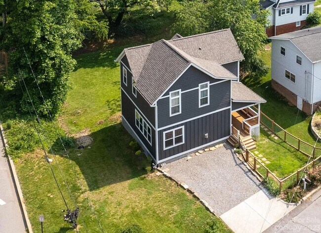 Building Photo - Lovely Asheville Rental!