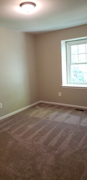 Building Photo - 9164 Broken Oak Pl