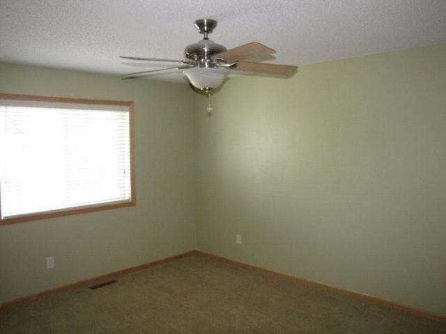 Building Photo - End Unit Town home *3Bedrm 2.5 Bath*Cottag...
