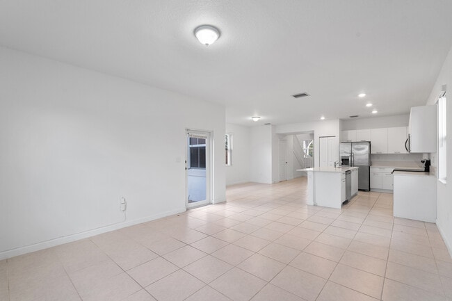 Building Photo - 2405 NW 131st Cir